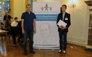 Henrik Muders und sein Physik-Lehrer Christian Eckelt